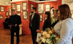 zdjęcie z wręczenia nominacji dla nowego dyrektora Muzeum w Piotrkowie Trybunalskim