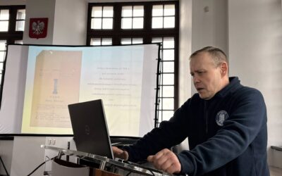 Uczniowie II LO na wykładzie o żołnierzach wyklętych