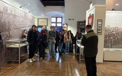 Wizyta uczniów na wystawie „Piotrków serce Legionów”