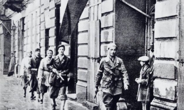 1 sierpnia 1944 roku o godz. 17.00 – w godzinę „W” – rozpoczęło się Powstanie Warszawskie.